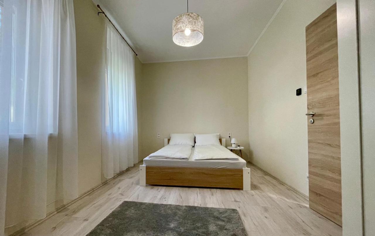 Voeroesmarty Apartmanhaz Makó Buitenkant foto